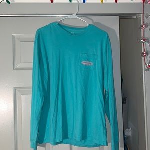 Vineyard vines Long sleeve graphic tee shirt. a size large that is turquoise